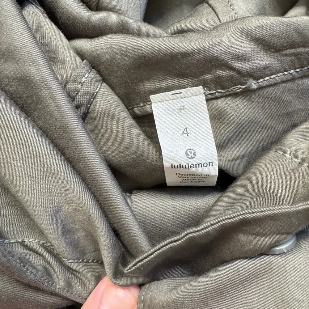 Lululemon City Stroll Hooded Jacket in Grey Sage Size 4